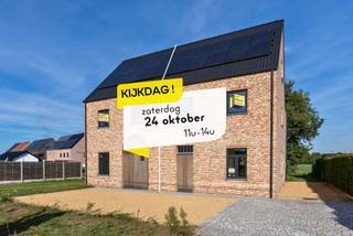 <p><strong>KIJKDAG - Kom op zaterdag 24 oktober vrijblijvend deze woning bekijken tussen 11u en 14u. </strong><br /><strong>Geen afspraak nodig!</strong><br /><br />Ontdek deze halfopen nieuwbouwwoning gebouwd in landelijke stijl, gelegen in het rustige Meerhout. <br /><br /><strong>Troeven:</strong><br />- Verfijnde afwerking met een uitzonderlijk laag E-peil van slechts 8.<br />- Hoogwaardige isolatie en innovatieve technieken<br />- Warmtepomp (lucht-water) <br />- Zonnepanelen (4.250 W) <br />- Ventilatiesysteem type D<br />- Regenwaterrecuperatie (5.000 liter) aangesloten op de buitenkraan en beide toiletten.<br /><br />Met een doordachte indeling en het optimaal gebruik maken van de woonoppervlakte van maar liefst 190 m² beschikt deze woning over 4 ruime slaapkamers, royale leefruimte en een aangename tuin met zicht op de velden van Meerhout. Deze woning is daarom ook perfect voor gezinnen. De locatie combineert rust en natuur met een vlotte bereikbaarheid van scholen, winkels, andere voorzieningen als ook makkelijke verbinding met naastliggende gemeentes, dorpen en steden.</p>
<p><strong><span>Prijsinformatie:<br /></span></strong><span>De geadverteerde prijs is <strong>exclusief</strong>: <strong>21% btw</strong>, aansluitingskosten, notariskosten en registratierechten op het grondaandeel. Meer informatie over de totale aankoopprijs vindt u terug in het financiële luik.<br /><br /></span>Heeft u interesse en wenst u meer informatie of een bezichtiging? Contacteer ons dan via het nummer 013 66 62 08.</p>