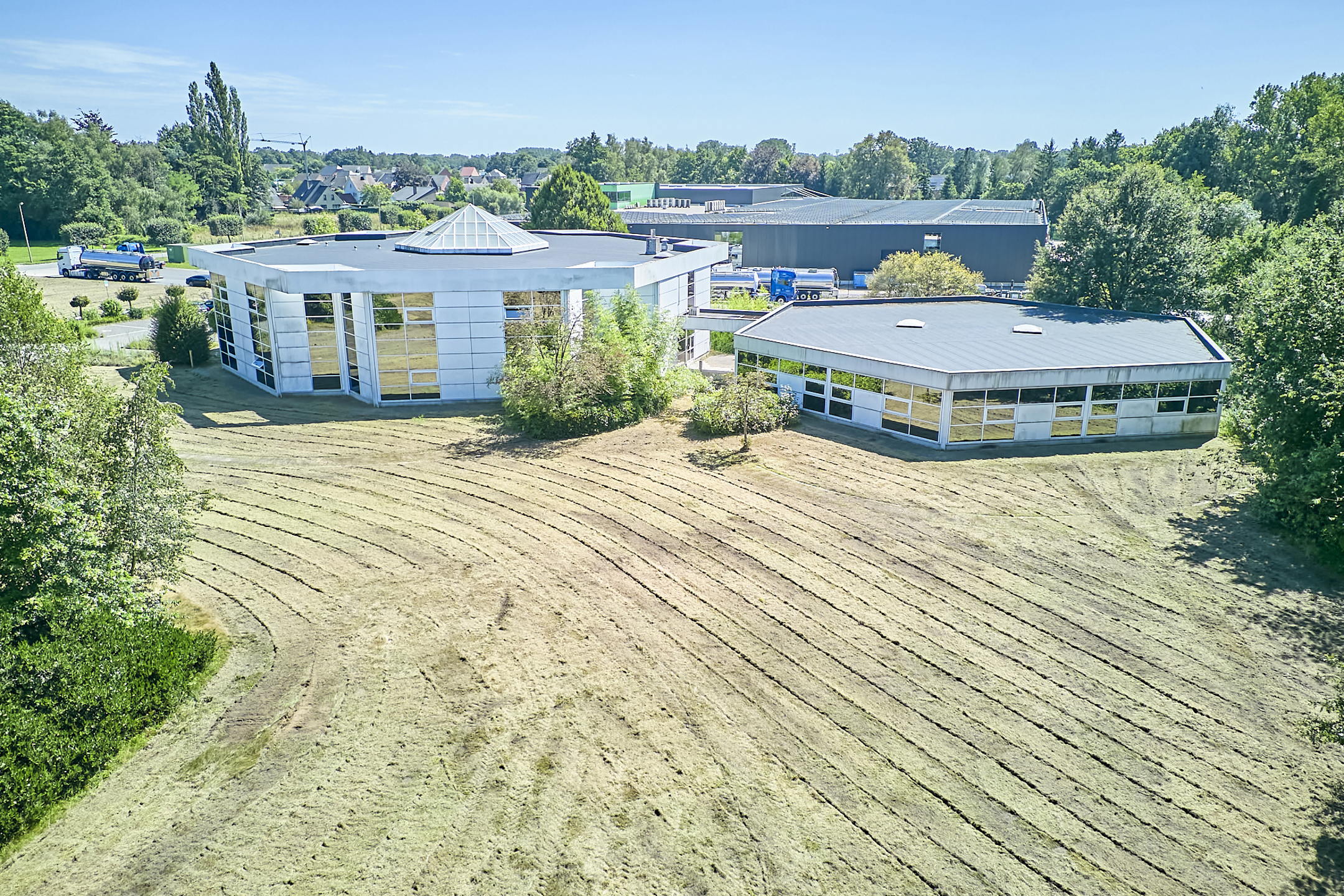 ONTWIKKELINGSGROND van 1.8 ha met kantoor - foto 5