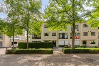 Dit prachtig appartement van 115 m² is gelegen op een uitstekende locatie in Brasschaat en beschikt over drie slaapkamers. Bij het betreden van...