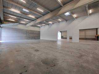 Nieuwe KMO-unit met een oppervlakte van 823 m². De nieuwe KMO-ontwikkeling 'PORTIS' bestaat uit 49 KMO-units met oppervlaktes tussen 164 m² en...