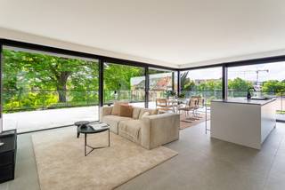 MOMENTEEL MOGELIJK AAN 6% tot midden 2025. Frans Segerstraat 42: luxueus wonen in een groene omgeving nabij het centrum van Boechout.We stellen u dit...