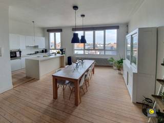 Charmant en authentiek 2-slaapkamerappartement in hartje Antwerpen, vlak bij de MarkgravebuurtWelkom in dit uitzonderlijk appartement op de 3de...