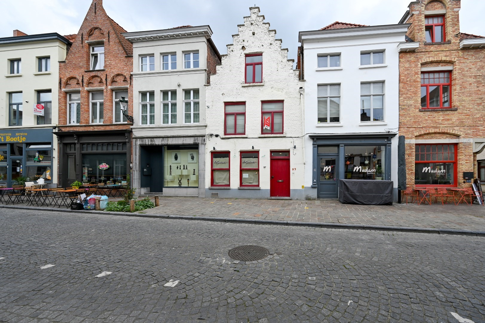 Handelshuis met afzonderlijke woonst op commerciële toplocatie - foto 1