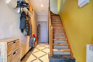 Indeling:Gelijkvloers:- inkomhal- lichtrijke leefruimte met gezellige haard- bureauruimte- berging- keuken- toiletVerdiep 1: - slaapkamer...