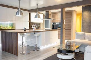 Dit instapklare, volledig gerenoveerde appartement (88 m² volgens EPC) is tot in detail afgewerkt. De moderne, volledig uitgeruste keuken vormt...