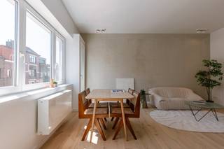 Maison entièrement rénovée avec trois chambresScore EPC : AMOBISCORE : 9/10Cette maison entièrement rénovée, idéale pour les jeunes couples, les...