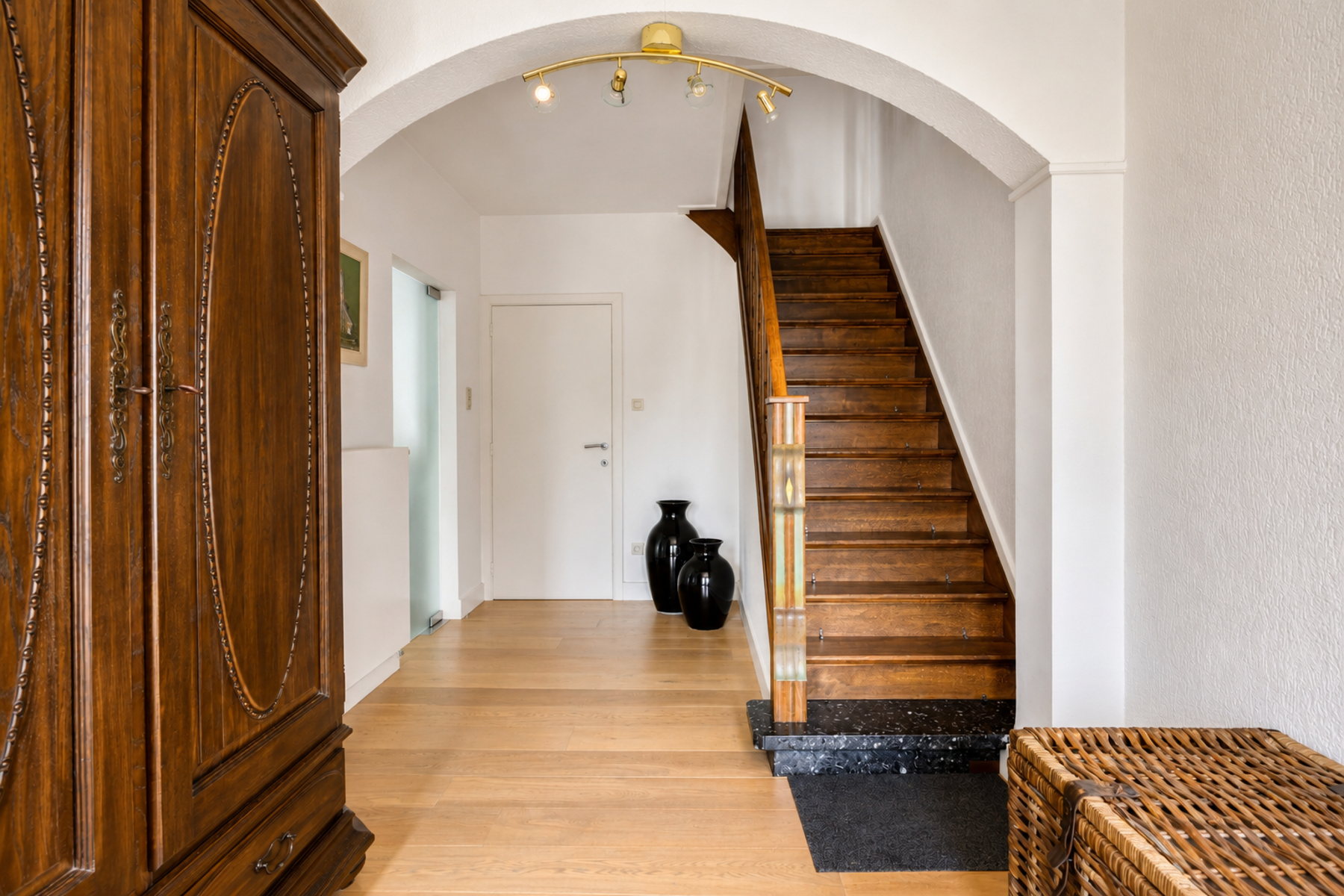 Open bebouwing met 3 slaapkamers, garage en ruime tuin - foto 5