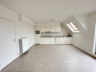 <strong>Wevelgem - Appartement met 1 slaapkamer te huur.</strong><br /><br /><strong>Indeling:</strong><br />Inkom, toilet, leefruimte, open keuken, berging, terras, slaapkamer met terras, wasplaats en badkamer.<br /><br />+ Lift aanwezig<br />+ 2 terrassen<br />+ Lichtrijk<br /><br /><u>Huurprijs: 625 euro + 75 euro syndic = 700 euro per maand</u><br /><br /><strong>Interesse?</strong> Klik hier! https://mijnhuurprofiel.be/property/34e9e37d-95a8-42df-a56e-df133e5763d8
