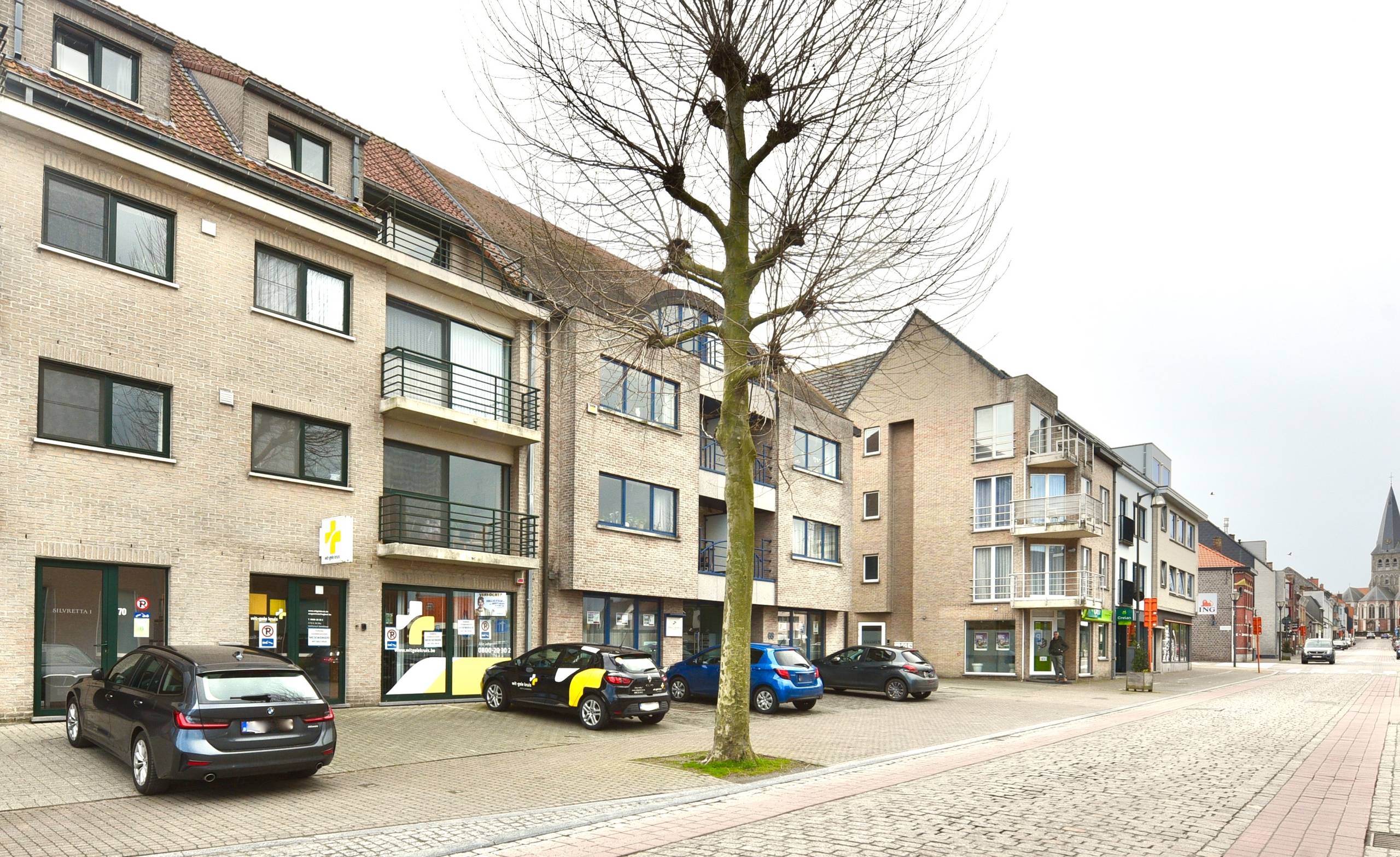 Handelsruimte met 3 privatieve parkeerplaatsen, kitchenette en sanitair voor 1.250 EUR/mnd - foto 1