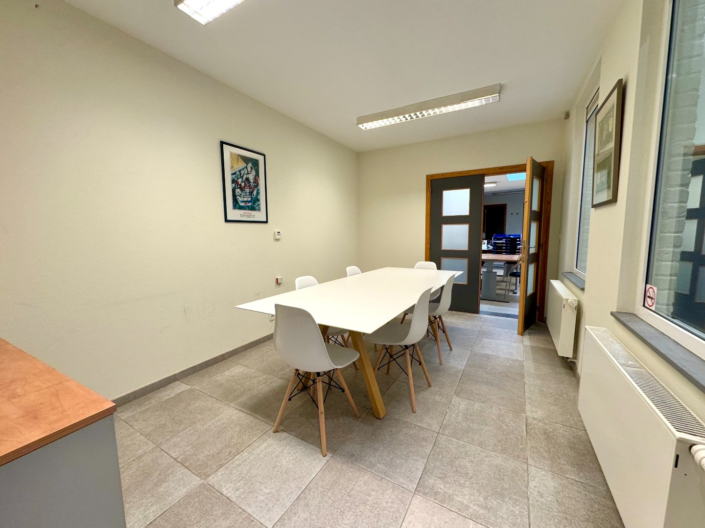 RUIM KANTOOR MET DIVERSE BURELEN + MOGELIJKHEID TOT WOONST - foto 5