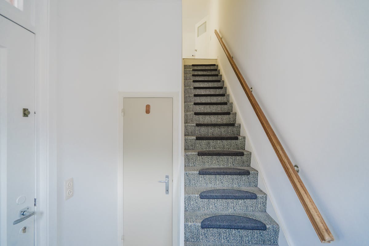 Opbrengsteigendom bestaande uit 12 garages, huis en appartement - foto 3