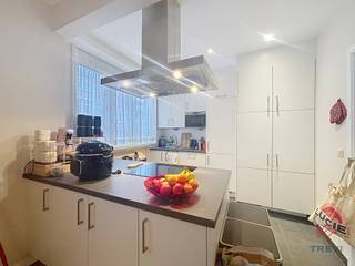 ETTERBEEK, mooi ongemeubileerd appartement met 2 slaapkamers van ± 90 m², op 5 minuten lopen van de halte Pétillon en andere vervoersmiddelen,...