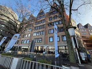 Mooie gemeubelde studio met zicht op het Steen en op de Schelde. Indeling :Woonkamer: 5.30 x 6.80, tegels. TV aanwwezig.Keuken : ingericht met...