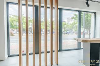 INSTAPKLARE HANDELSRUIMTE IN HET BRUISENDE HART VAN OUD-TURNHOUTLocatie, locatie en… locatie!Bent u op zoek naar een commerciële ruimte met maximale...