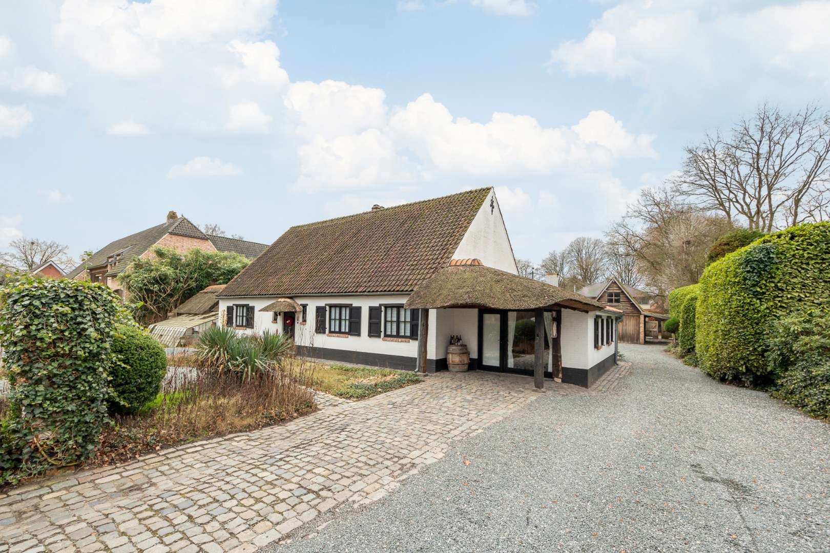 Charmante en ruime woning met zwembad en bijgebouw op toplocatie - foto 5