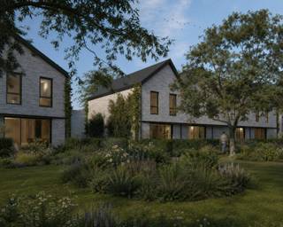 Deze energiezuinige nieuwbouwwoning bevindt zich op een centrale ligging, op wandelafstand van het centrum van Balen.<br /><br />Via de inkomhal met gastentoilet en praktische vestiaire komt u terecht in de lichtrijke leefruimte. Deze open woonomgeving omvat een gezellige zithoek, een eetplaats, een berging en een moderne open keuken. De keuken is uitgerust met inductiekookplaat, combi-oven, koelkast, vaatwasser, afzuigkap. Vanuit de keuken heeft u rechtstreeks toegang tot het ruime terras van 28,94 m². Het terras is bovendien gunstig georiënteerd naar het westen, waardoor u optimaal van de avondzon kunt genieten.<br /><br />Op de eerste verdieping geeft de nachthal toegang tot drie volwaardige slaapkamers, een comfortabele badkamer uitgerust met een inloopdouche, ligbad en dubbele wastafel, een apart toilet en een afzonderlijke berging. <br /><br />Bijkomend is er nog een praktische opbergzolder.<br /><br />De woningen zijn ontworpen met oog voor energiezuinig en duurzaam wonen. Dankzij hoogwaardige isolatiematerialen, PVC-ramen met driedubbele beglazing en de toepassing van hernieuwbare technieken geniet u van een aangenaam wooncomfort en een laag energieverbruik. Daarnaast is ook een regenwaterrecuperatiesysteem voorzien.<br /><br />Indien voldaan aan de voorwaarden kan u genieten van het verlaagd btw-tarief van 6% bij aankoop van deze nieuwbouwwoning. De geadverteerde prijs is excl. aankoopkosten (BTW en registratierechten). Inbegrepen is de afwerking zoals voorzien in het lastenboek.<br /><br />Bijzonderheden:<br />* Mogelijkheid aankoop verlaagd btw-tarief 6% i.p.v. 21%<br />* Energieneutraal<br />* Centrale ligging<br />* Regenwaterrecuperatiesysteem<br />* Gemeenschappelijke parktuin