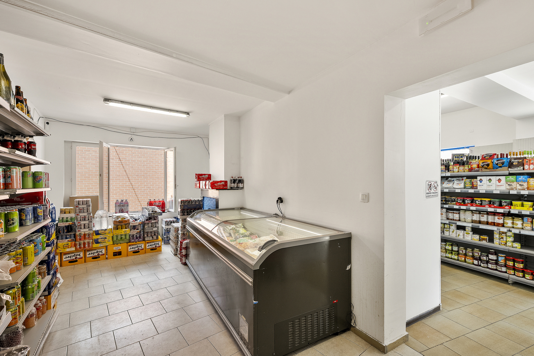 Goedgelegen handelszaak met woonst in hartje Kain. - foto 5