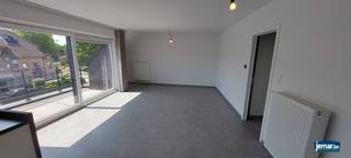 Welkom in dit moderne appartement, gelegen in het hart van Maasmechelen. Deze eigentijdse woning biedt het comfort van twee grote slaapkamers,...