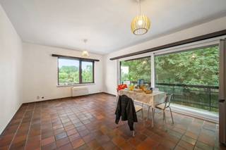 <p>Dit 2-slaapkamerappartement op de eerste verdieping van Residentie Het Park combineert een praktische indeling met een rustige topligging in Koksijde, vlak bij het park en de groene omgeving rond de residentie.<span></span></p>
<p>Het appartement heeft een oppervlakte van <strong>76 m²</strong> en beschikt over een ruime leefruimte met toegang tot het terras, een aparte keuken, twee slaapkamers en een badkamer met ligbad. Vanuit de leefruimte en het terras geniet je van een aangenaam zicht op het groen.</p>
<p>De afwerking is klassiek en biedt ruimte om op termijn verder te moderniseren naar eigen smaak. Dankzij de praktische indeling, het terras en de goede ligging is dit appartement interessant voor zowel eigen gebruik, tweede verblijf als investering.</p>
<p>Residentie Het Park is uitgerust met een lift tot alle verdiepingen. De ligging is een duidelijke troef: rustig en groen, vlak bij het park, en toch op korte afstand van centrum, winkels, horeca, strand en duinen.</p>
<p>Het appartement beschikt over <strong>EPC-label B</strong> met een energiescore van <strong>123 kWh/m²/jaar</strong>. Garage of parkeerplaats optioneel bij aan te kopen.</p>
<p><strong>Troeven</strong></p>
<ul>
<li>Eerste verdieping met lift</li>
<li>76 m² woonoppervlakte</li>
<li>2 slaapkamers</li>
<li>Terras met groen zicht</li>
<li>EPC-label B</li>
<li>Topligging vlak bij het park</li>
</ul>
<p>Neem gerust contact op voor meer informatie of een bezoek.</p>
<p><strong>Verborgh Real Estate</strong> — +32 470 54 82 28<br /><strong>Covico</strong> — +32 494 87 22 32</p>