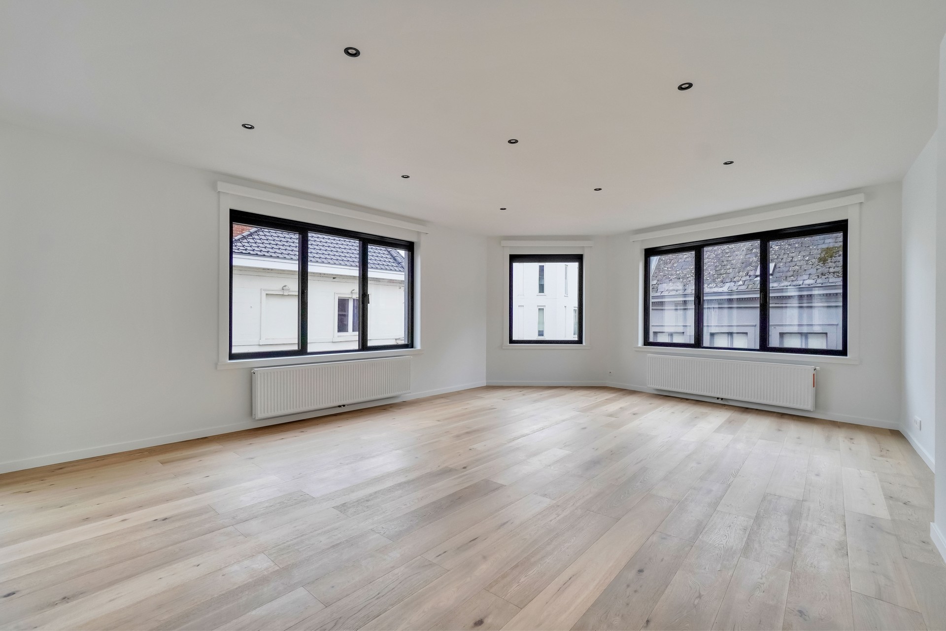 Stijlvol gerenoveerd 2 slaapkamer app. in het centrum Hasselt - foto 2