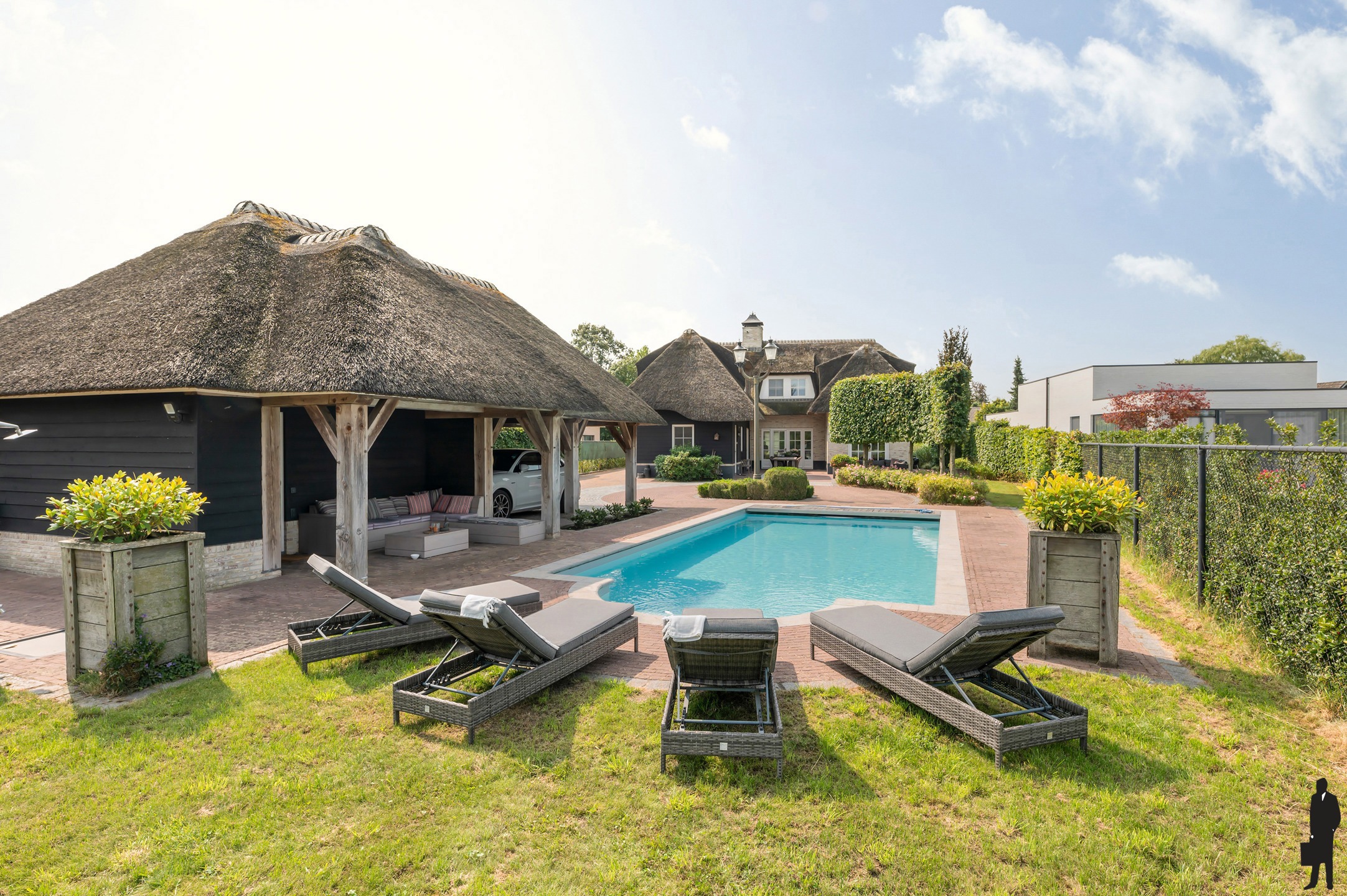 Rietgedekte villa met zwembad, poolhouse, weiland op 2.226m² - foto 1