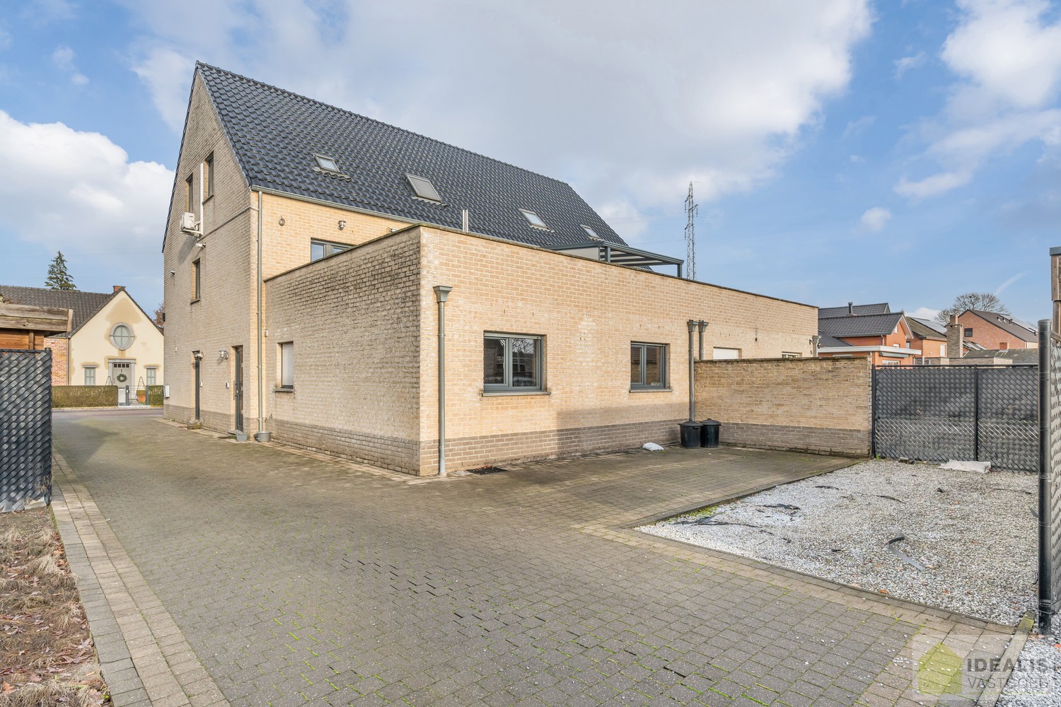 PERFECT ONDERHOUDEN GELIJKVLOERS APPARTEMENT MET MAAR LIEFST 3 SLAAPKAMERS VLAKBIJ HET BRUISENDSE CENTRUM VAN HEUSDEN-ZOLDER - foto 5