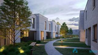 <p><span>Algemeen:</span></p><p><span>Deze nieuwe groene community in het hart van de Collegewijk in Edegem herbergt 16 woningen en 2 appartementen, vlakbij het centrum van Mortsel en Edegem. Deze energiezuinige woningen (E- peil 10) beschikken allen over 3 slaapkamers en een groot terras en genieten allen mee van het gemeenschappelijke groen. Ondergronds is er ruime fietsenstalling voorzien en ook een handige berging en parkeerplaats kan mee worden aangekocht. Er is bezoekersparking aanwezig. </span><span>12 van de 16 woningen kunnen aangekocht worden aan 6% BTW</span><span> (indien u aan de voorwaarden voldoet).</span></p><p><span>De hoogwaardige architectuur en afwerking maken dit een prachtige locatie om te wonen. De nabijheid van Fort V en Hof Ter Linden (90 ha groen) op minder dan 2 minuten is een leuke troef. Naast de standaard hoge afwerking kan u de woning naar eigen smaak laten afwerken.</span></p><p><span> </span></p><p><span>Indeling:</span></p><p><span>We bereiken dit appartement op de eerste verdieping via de traphal of lift die rechtstreeks toegang geeft tot uw appartement. U kom toe in een praktische inkom die toegang geeft tot een lichtrijke leefruimte dankzij het grote hoekraam naar het overdekte zuid-terras. De open keuken is praktisch ingericht en geeft toegang tot de berging met de technieken (Viessmann warmtepomp en ventilatie type D) . Via de nachthal waar u een kastenwand kan voorzien bereiken we twee mooie slaapkamers en een badkamer voorzien van douche en dubbele lavabo.</span></p><p><span><br />Ondergronds kan u een staanplaats en berging mee aankopen. Er zijn ook bezoekersparkings voorzien en fietsenstalling.  </span></p><p><span>Interesse?</span></p><p><span>Zoekt u naar een nieuwappartement in een groene community op een absolute toplocatie? Twijfel niet langer en maak snel uw afspraak via <span>tom@immovivo.be</span></span><span> of 0492/97.47.03.<br /><br /></span></p>