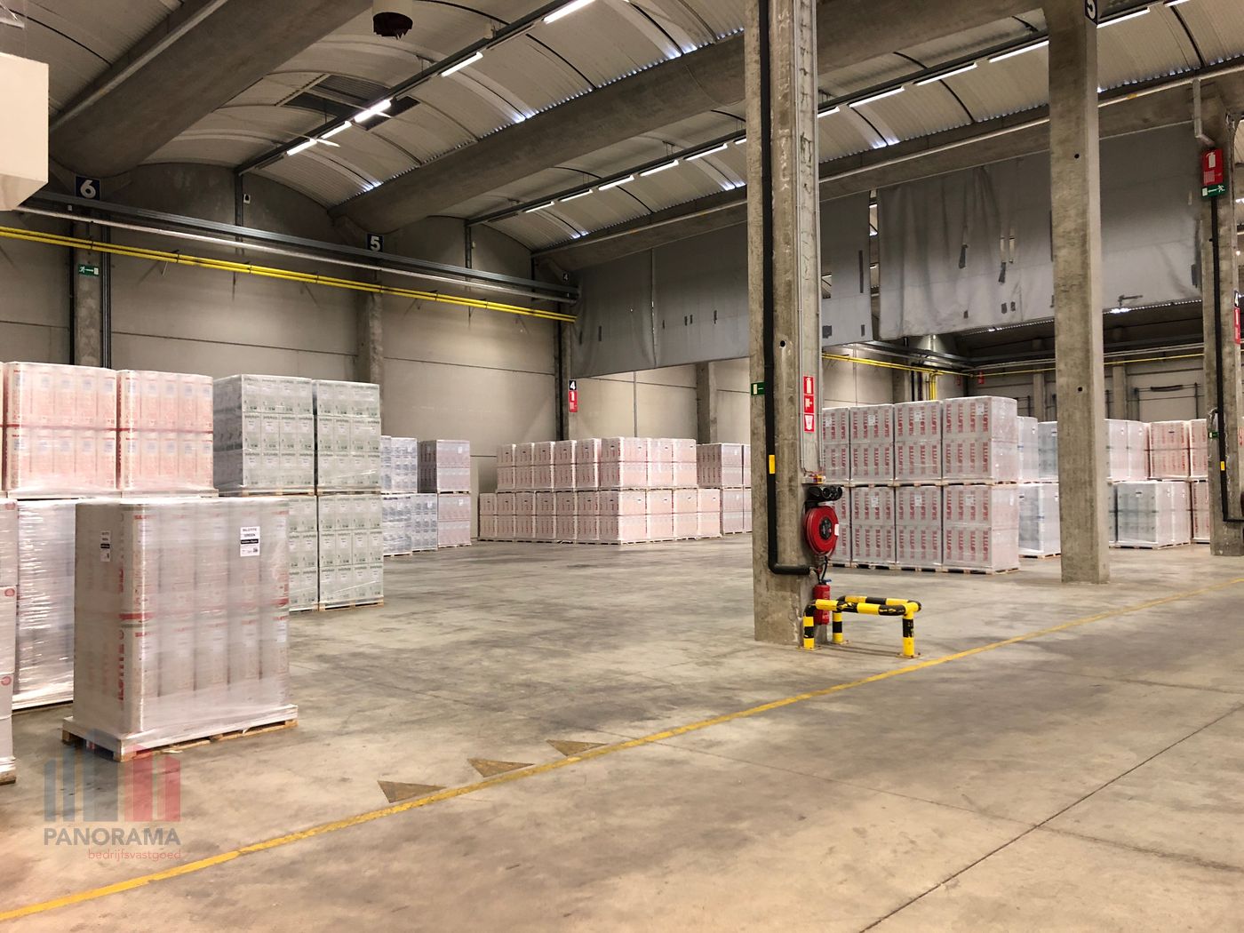 10455 m² opslagruimte met 4 laadkades nabij de Singel Sint-Niklaas - foto 1