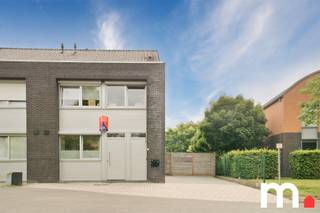Te koop: recente halfopen bebouwing in rustige ligging – instapklaar & tot in detail afgewerktIn een rustige, aangename buurt vindt u deze recente...
