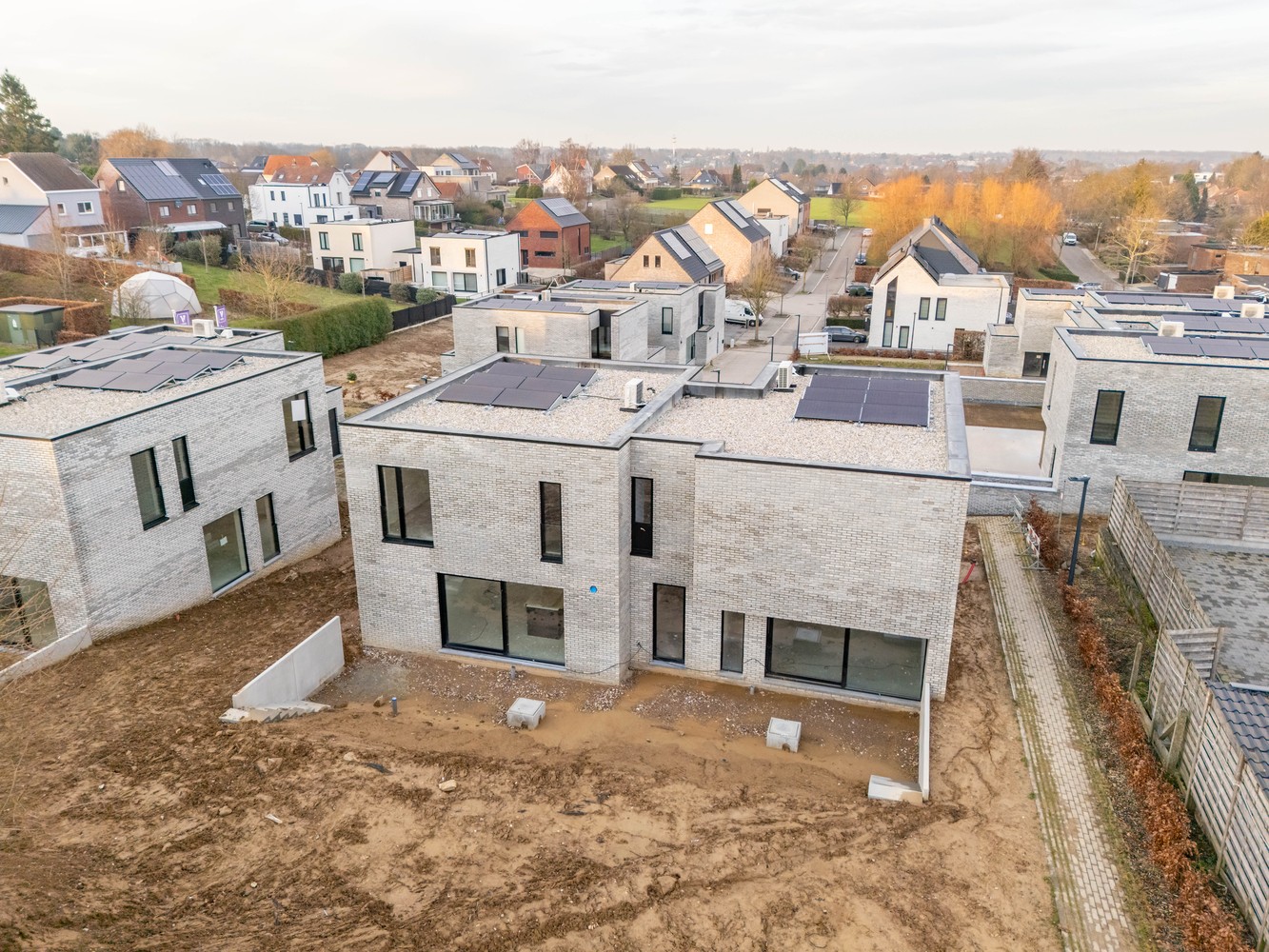 HOB Nieuwbouwwoning met inpandige garage en 2 badkamers (Lot 2) - photo 3