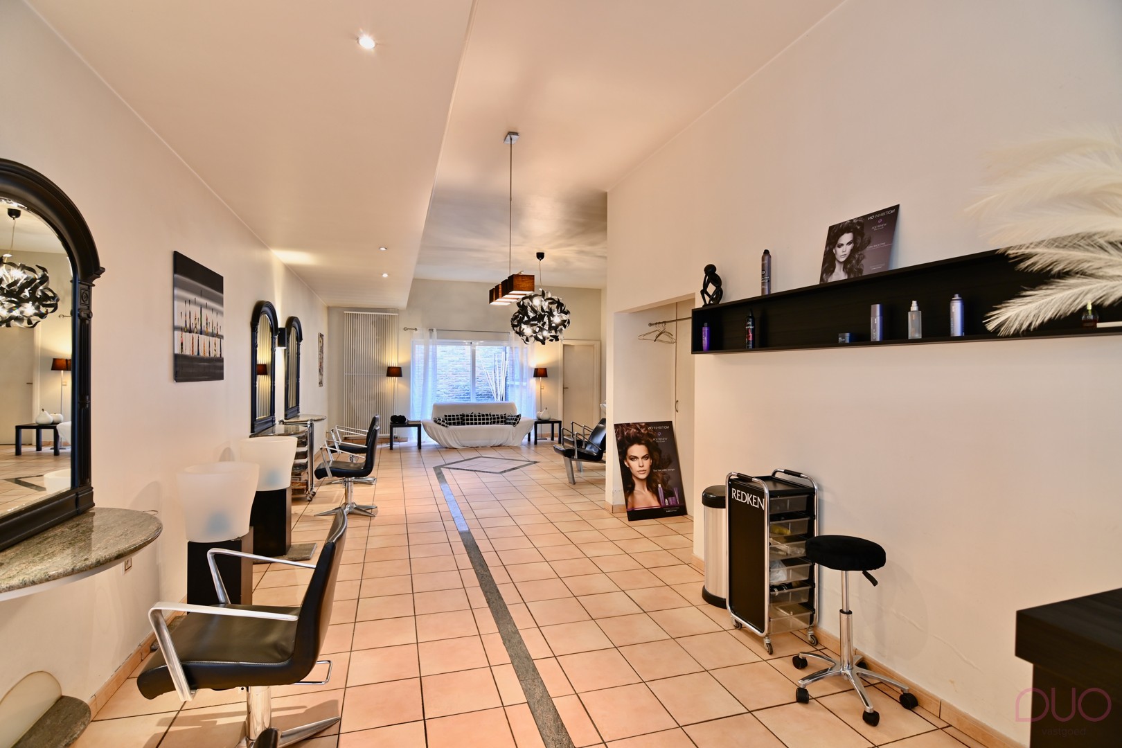 Groot handelspand met aparte ingang, bovenliggende woning en inpandige garage - foto 3