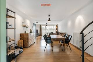 **Bezoekmoment maandag 27/4 om 15u** Dit lichtrijke duplex appartement is rustig gelegen in de Schmaesveldstraat te Wilsele (3012), op de eerste...