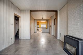 Deels te renoveren woning met zeer aantrekkelijke gevel, een bewoonbare oppervlakte van 200 m², 4 slaapkamers, ruime tuin en zoveel meer. Dak,...