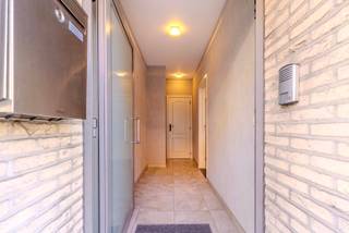 Gelijkvloers appartement (132m²) met 2 slaapkamers, terras, garagebox en privatieve kelderberging, gelegen in hartje centrum Nijlen!Indeling: aparte...