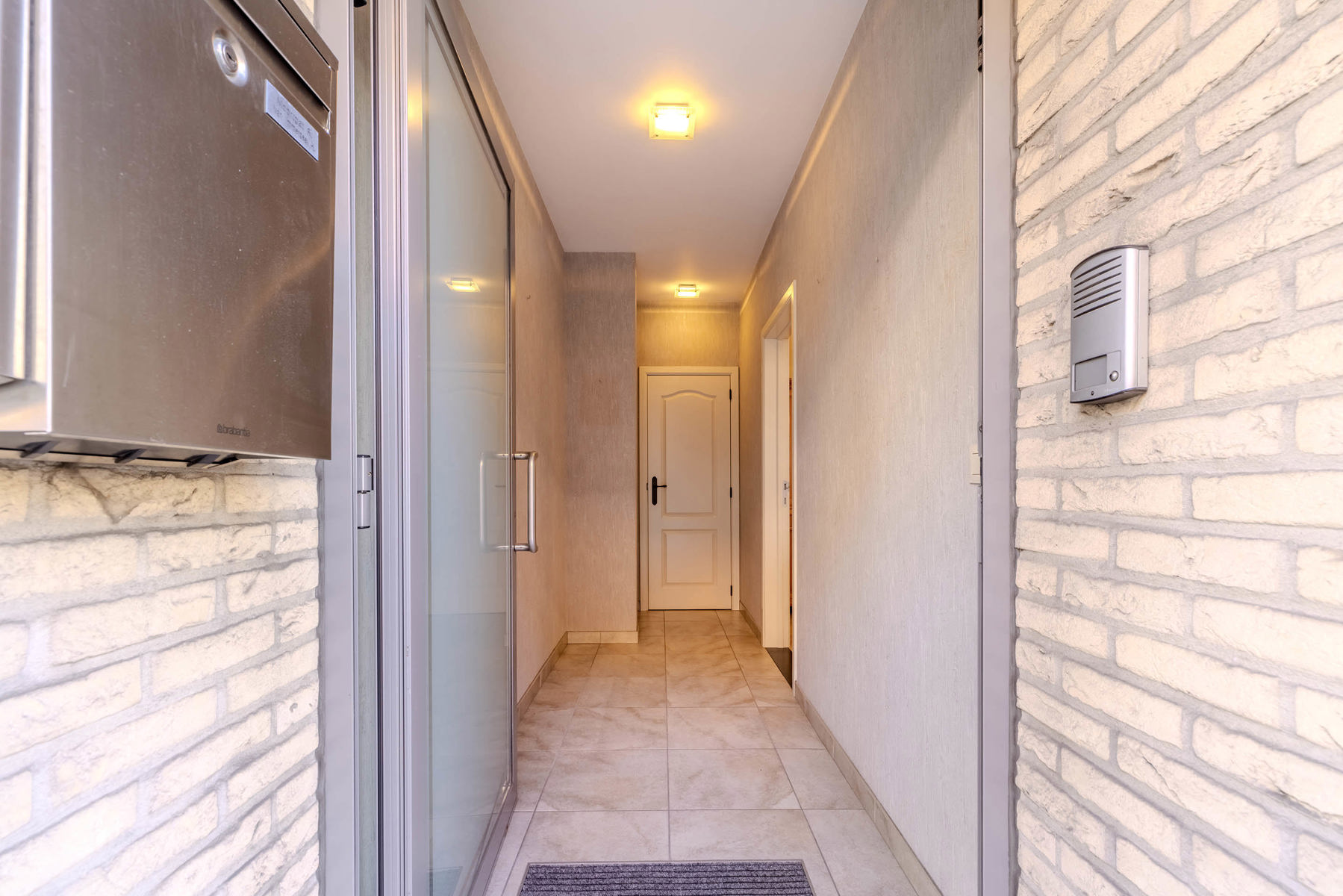 GLV app (132m²) met 2slpk, terras, garagebox en kelder - foto 2