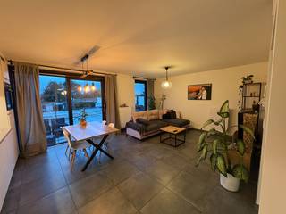 Op zoek naar een modern, comfortabel appartement op een toplocatie? Dit instapklare appartement biedt alles wat je nodig hebt voor zorgeloos...