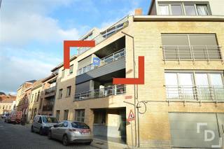 Op wandelafstand van de markt van Ieper vinden we in de Blindenliedenstraat dit ruim appartement voorzien van 2 slaapkamers en...
