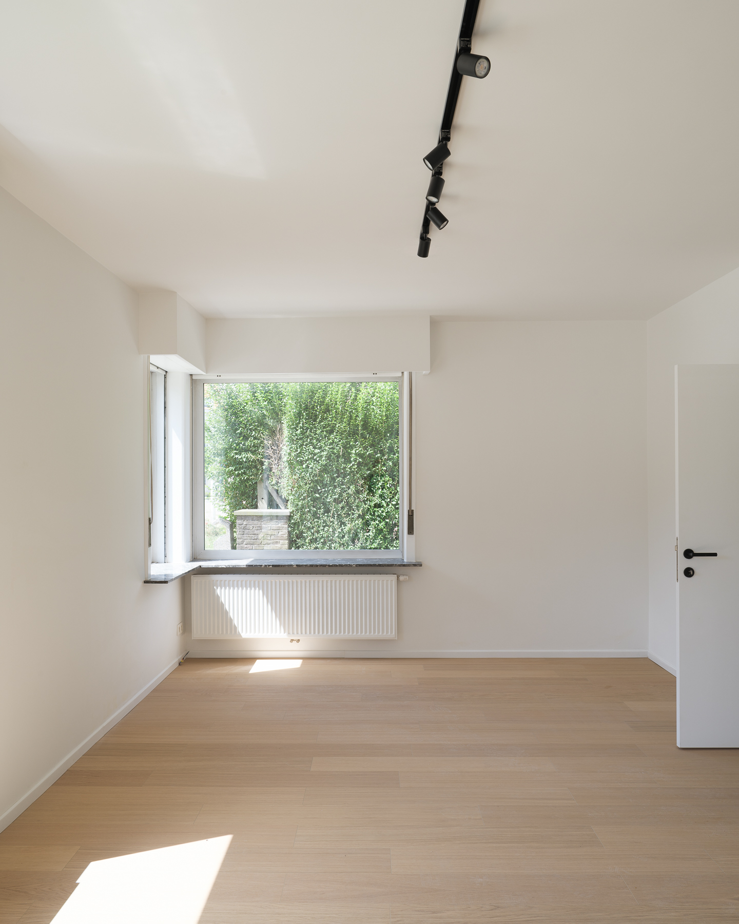 Ruime halfopen bebouwing met tuin - foto 5