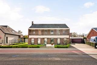 Op een topligging aan de Dokter Vanweddingenlaan bevindt zich deze karaktervolle en oerdegelijke woning op een riant perceel van 1.291 m² –...