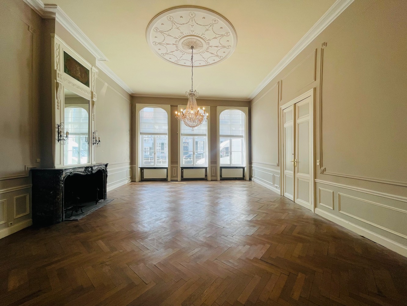 Commercial for rent in Bruges - photo 1