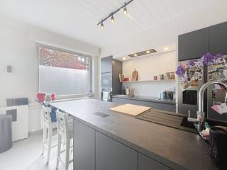 Spacious 3 bedroom house for rent in Sint-Jozef (Bruges). The house is fully equipped and is located in close proximity to various...