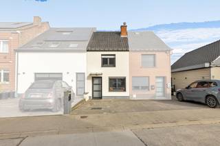 Meer voor info of een bezoek, bel 054 69 39 31 - Bent u op zoek naar een volledig gerenoveerde, energiezuinige woning waar comfort en modern...