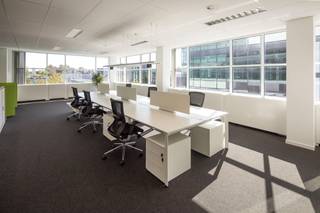 Moderne en instapklare kantoren van 180 m² te huur vlak bij de Woluwelaan (R22). De kantoren maken deel uit van het Everest Office Park bestaande uit 6 kantoorgebouwen. Aanwezigheid van o.a. restaurant, ruim terras, ... Everest Office Park betreft een modern en flexibel kantorenpark, gelegen net ten noorden van de ring aan de eerste afrit van de E19 naar Antwerpen. De stadscentra van Brussel, Mechelen en de internationale luchthaven van Zaventem liggen op 10 kilometer afstand. Ruime parkeermogelijkheden. Ook andere oppervlaktes mogelijk. Beschikbaar na overleg. Contacteer PANORAMA voor bijkomende inlichtingen, plannen of een vrijblijvend bezoek 02 420 00 00.