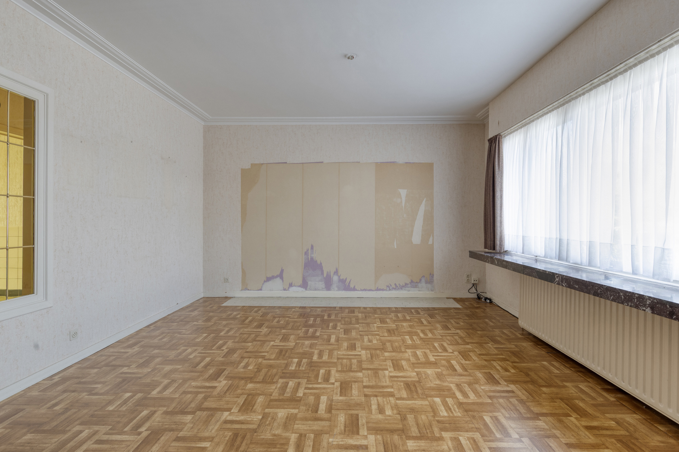 Te moderniseren bel-etage met oprit, garage en tuin. - foto 5