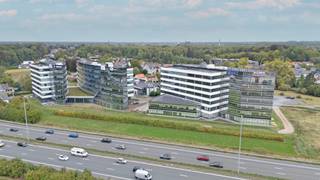 Strategisch gelegen naast de E40 en vlak bij afrit 19 Aalst, bevindt deze kantoorruimte zich op de vierde verdieping van een modern en...