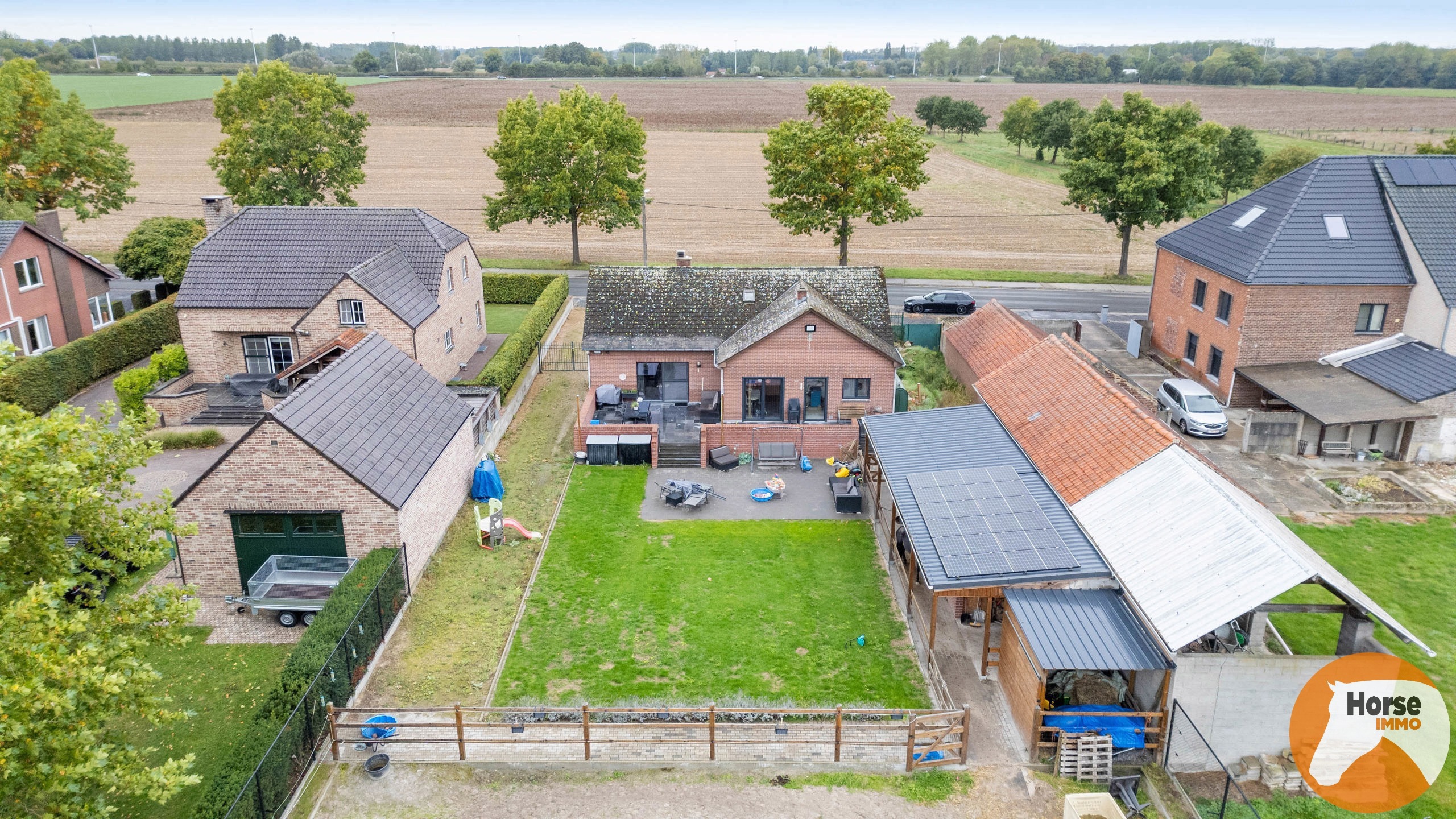 BILZEN-HOESELT - Gerenoveerde woning met paardenstal - foto 3