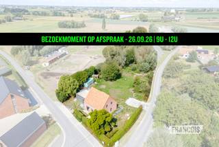 BEZOEKDAG OP 26.09 – ENKEL OP AFSPRAAK<br /><br />Op een uiterst rustige en groene ligging in Hooglede vinden we deze ruime woning op een uitzonderlijk perceel van maar liefst 3.770 m². Een eigendom waar ruimte, rust en privacy centraal staan en waar u bovendien nog volop de mogelijkheid heeft om de verdere afwerking volledig naar eigen smaak te bepalen.<br /><br />De belangrijkste ruwbouwwerken en technische voorzieningen werden reeds uitgevoerd. Zo beschikt de woning onder meer over een nieuw dak, lucht-waterwarmtepomp met vloerverwarming, ventilatiesysteem, hoogrendementsglas met aluminium schrijnwerk en voldoende isolatie volgens de huidige normen. Ook het sanitair en de nodige technische voorzieningen werden reeds voorzien.<br /><br />De woning dient voornamelijk nog verder afgewerkt en ingericht te worden. Ook aan de buitenschil is nog verdere afwerking te voorzien.<br /><br />Binnenkomen doen we via de centrale inkomhal met apart toilet. Vervolgens komen we in de ruime, open leefruimte waar de keuken en zithoek mooi in elkaar overvloeien. Dankzij de grote raampartijen geniet u vanuit de leefruimte van een prachtig zicht op de tuin en het omliggende groen.<br /><br />De volledig ingerichte keuken beschikt over alle nodige keukentoestellen. Verder is er toegang tot de kelder en een praktische wasberging, die aansluit op de eerste badkamer met inloopdouche en lavabomeubel.<br /><br />Op de verdieping bevinden zich de masterbedroom alsook de tweede en derde slaapkamer, beide voorzien van een handige mezanine. Daarnaast is er ruimte voor een tweede badkamer, waarbij alle technische voorzieningen reeds klaarliggen. De verdere inrichting hiervan kunt u volledig naar eigen wensen bepalen.<br /><br />Ook buiten biedt dit eigendom heel wat mogelijkheden. Het ruime perceel zorgt voor veel groen, rust en privacy. Bovendien werden reeds vergunningen afgeleverd voor het plaatsen van een dubbele carport en een tuinberging met garage, samen goed voor ongeveer 100 m² extra binnenruimte.<br /><br />Voor meer informatie of een bezoek, contacteer ons via axel@immofrancois.be of 0471/45.29.95.<br /><br />