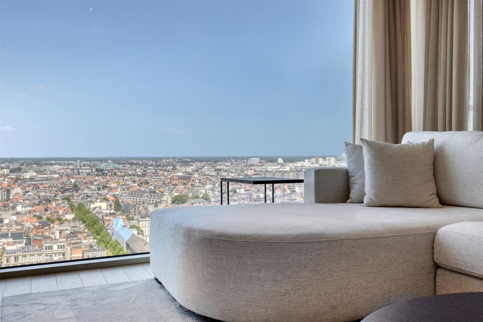 ANTWERP TOWER: SKY IS THE LIMIT 19de verdiep - foto 1