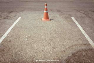 Deze autostaanplaats te koop bevindt zich in een residentieel gebouw met een automatische poort met afstandsbediening.Afmetingen: 2m35 x...