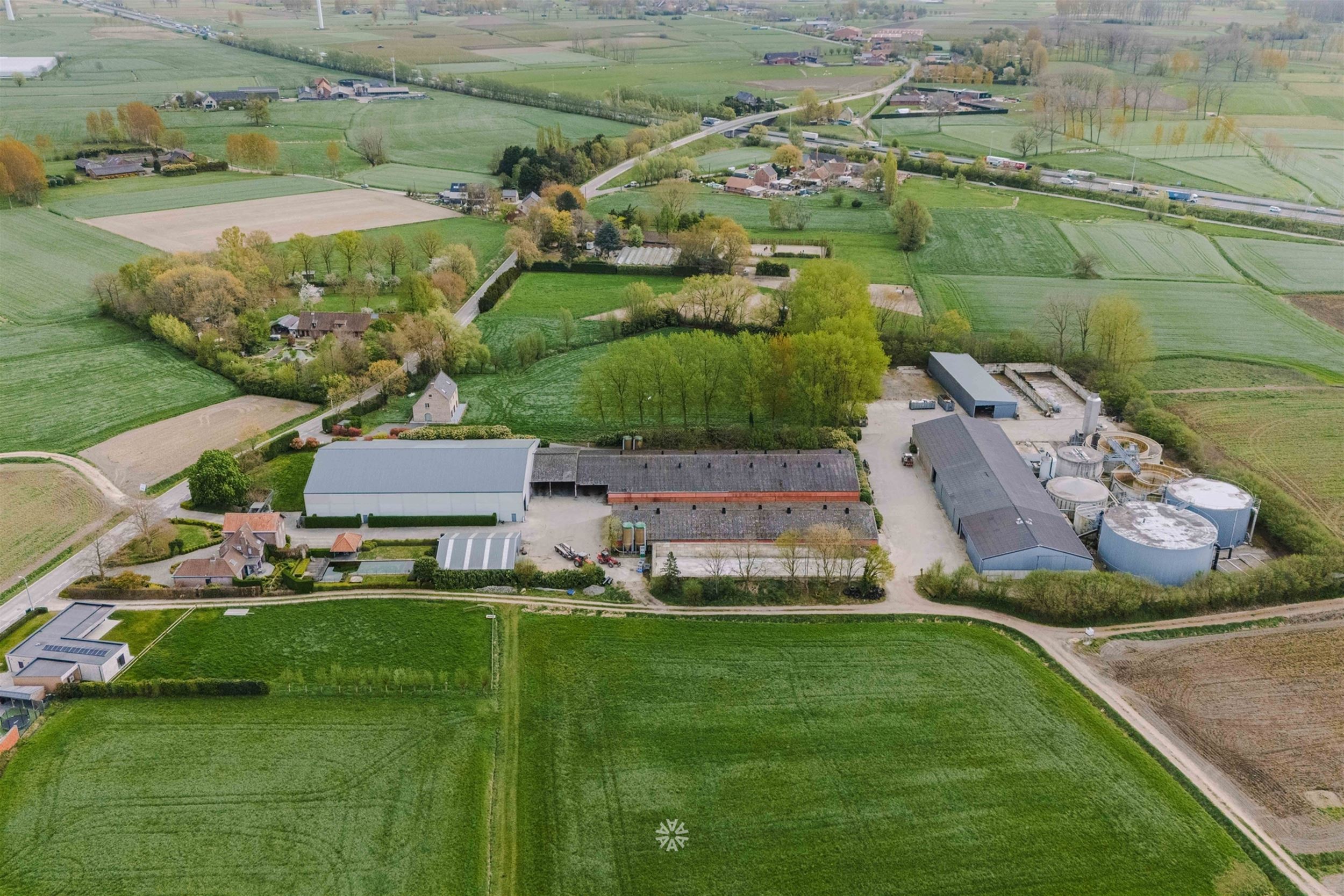 Grootschalige site met veelzijdige infrastructuur en energiepotentieel nabij E17 - foto 3